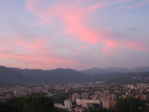 tramonto in rosso ad ovest, rosa ad est (Terni – Macchia di Bussone), tramonto immagini, foto tramonto, foto al tramonto
