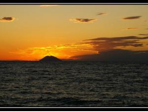 immagini di tramonto sul mare su tramonto sull isola da Tropea, tramonto immagini, foto tramonto, foto al tramonto