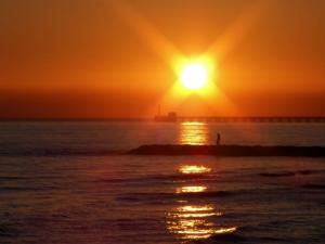 immagini di tramonto sul mare su Bellando sun un tappeto d’orato al tramonto (1), tramonto immagini, foto tramonto, foto al tramonto